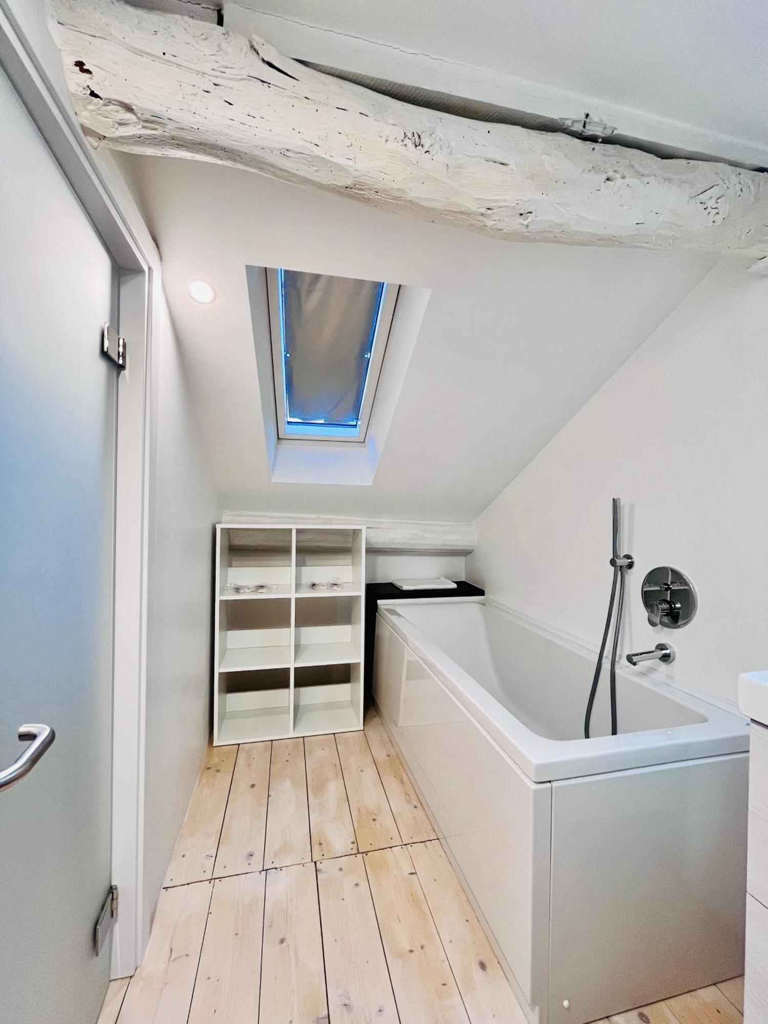 Riverside Loft Navigli - Spacious Two-Bedroom Apartment Milano Esterno foto