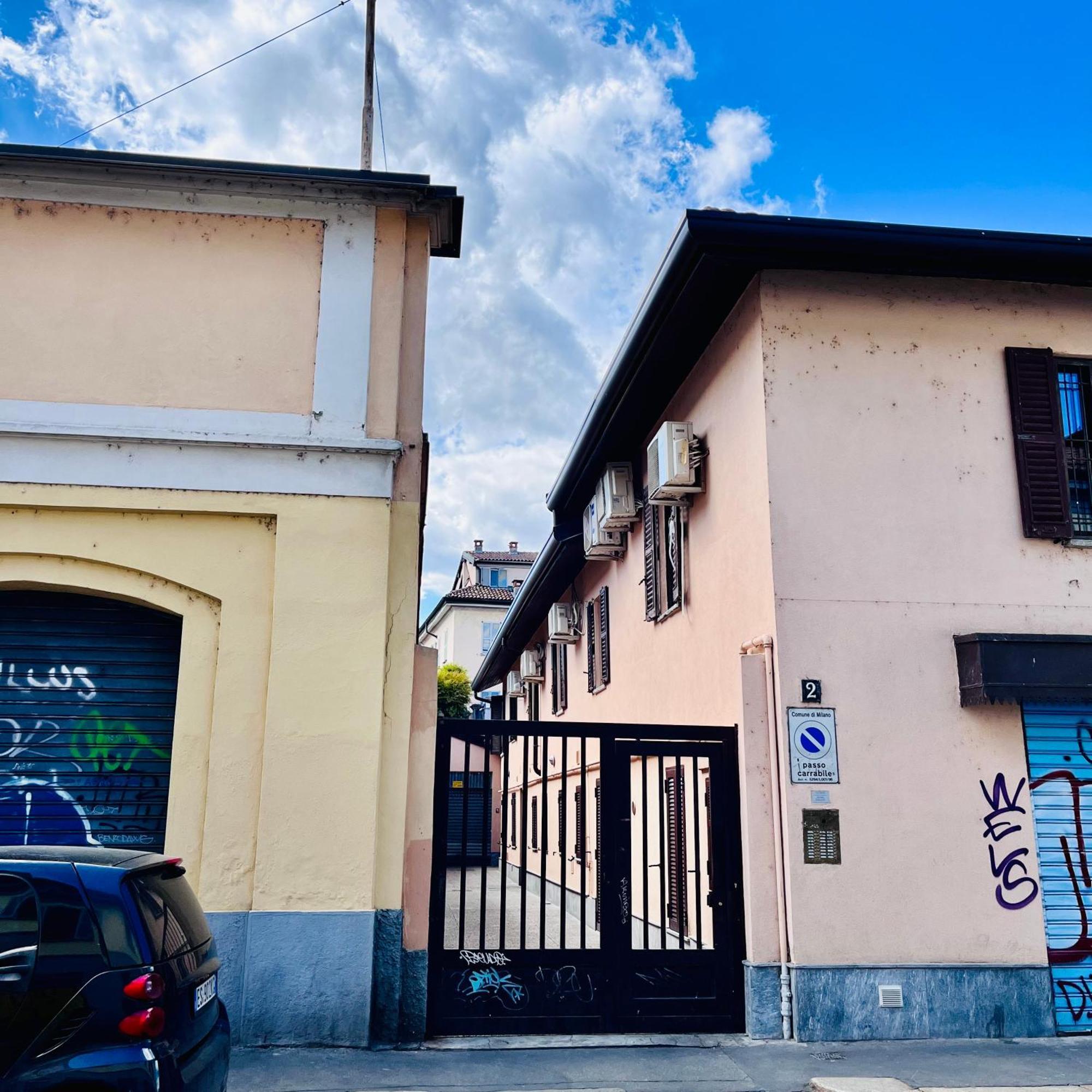 Riverside Loft Navigli - Spacious Two-Bedroom Apartment Milano Esterno foto