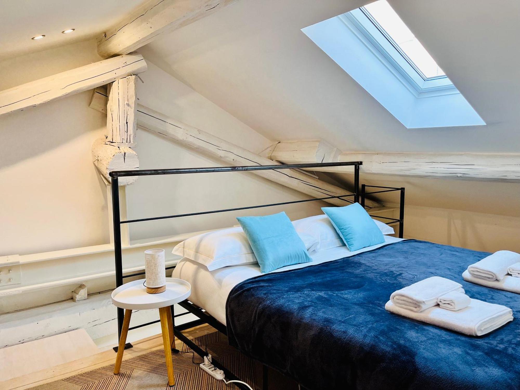 Riverside Loft Navigli - Spacious Two-Bedroom Apartment Milano Esterno foto