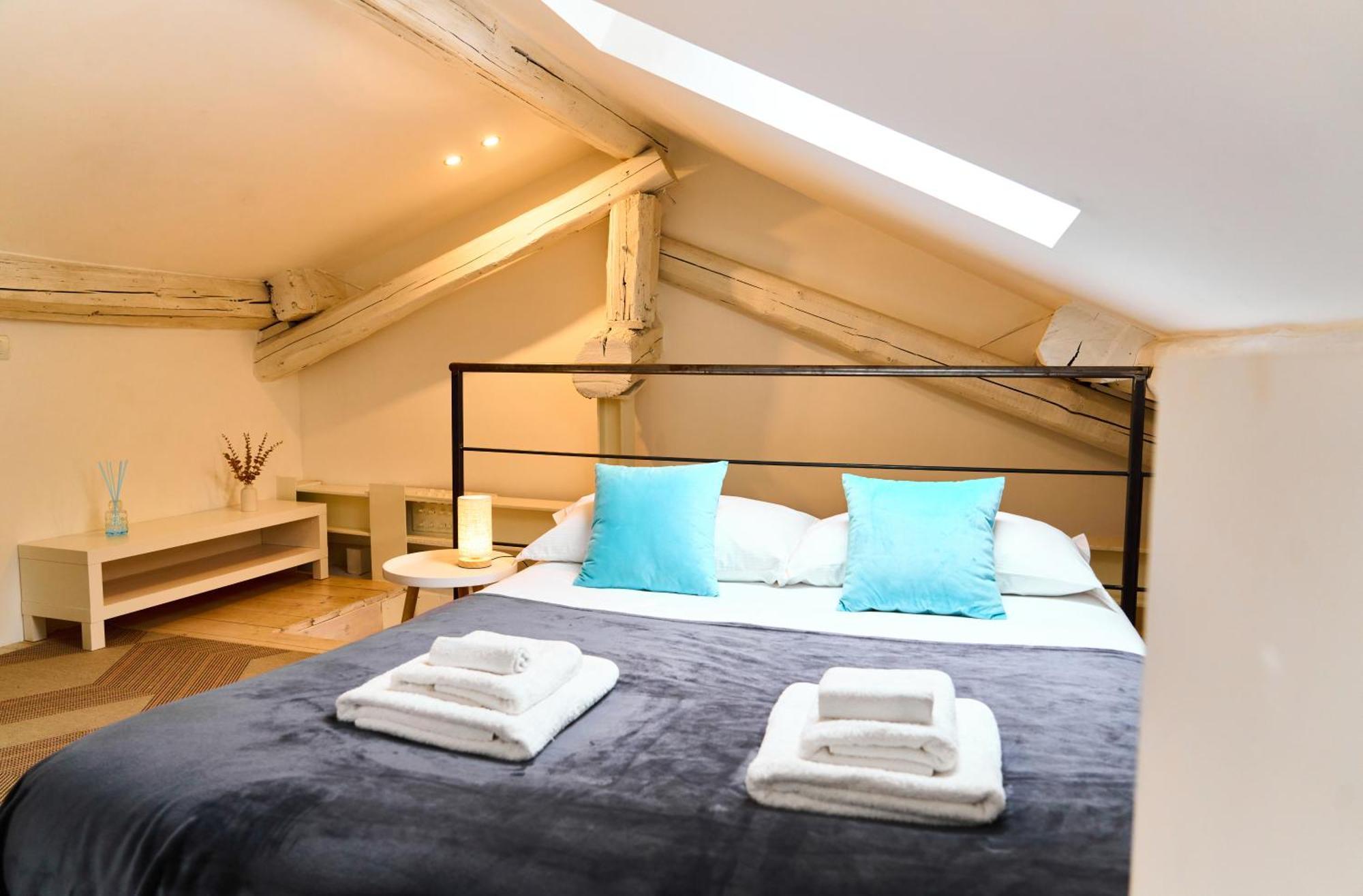 Riverside Loft Navigli - Spacious Two-Bedroom Apartment Milano Esterno foto