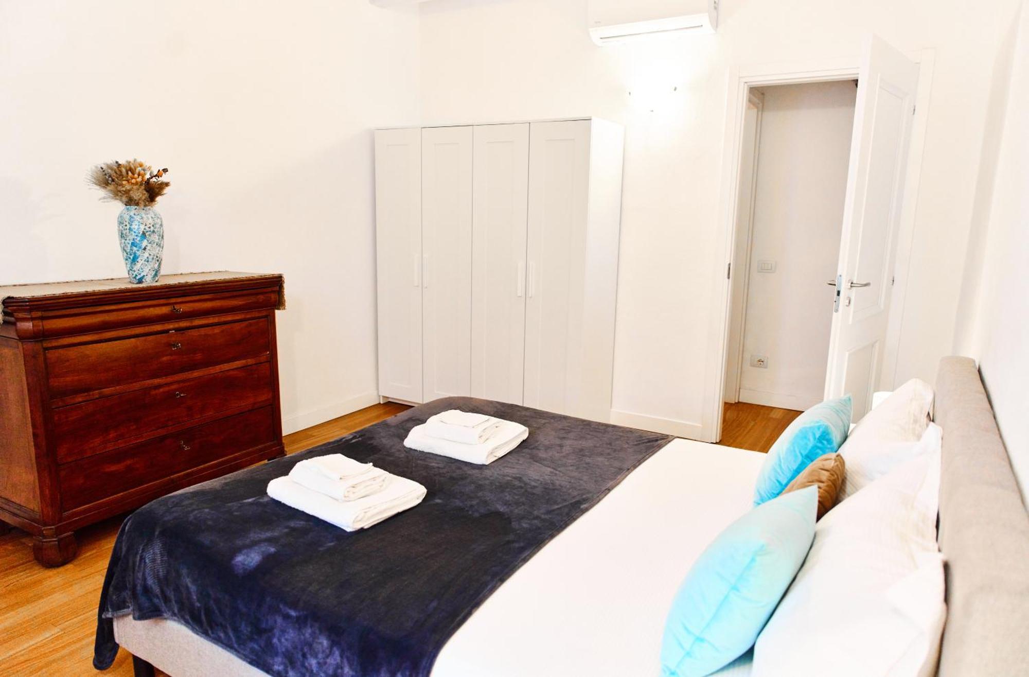 Riverside Loft Navigli - Spacious Two-Bedroom Apartment Milano Esterno foto