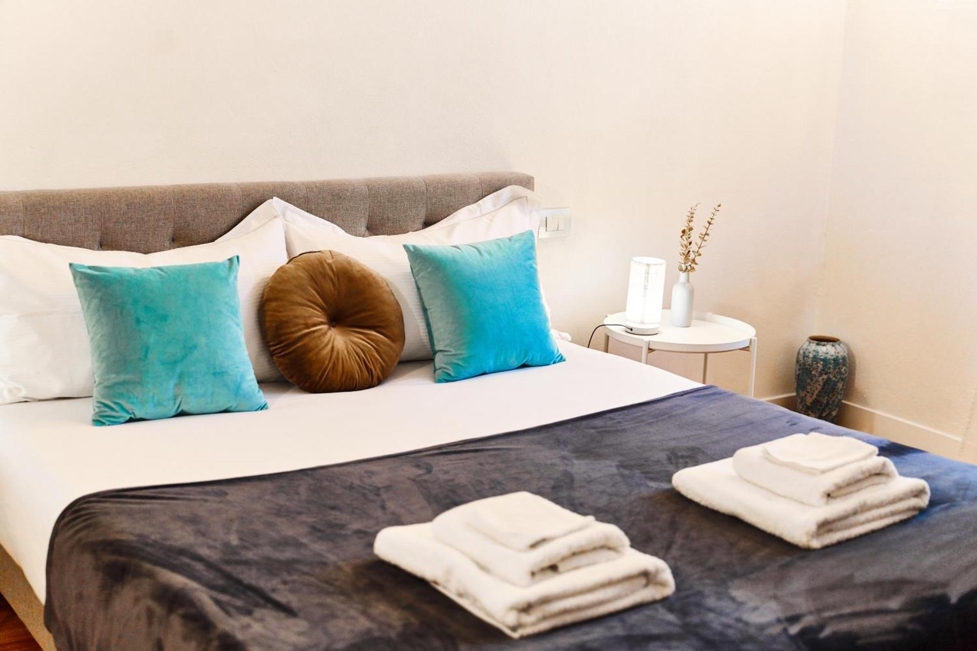 Riverside Loft Navigli - Spacious Two-Bedroom Apartment Milano Esterno foto