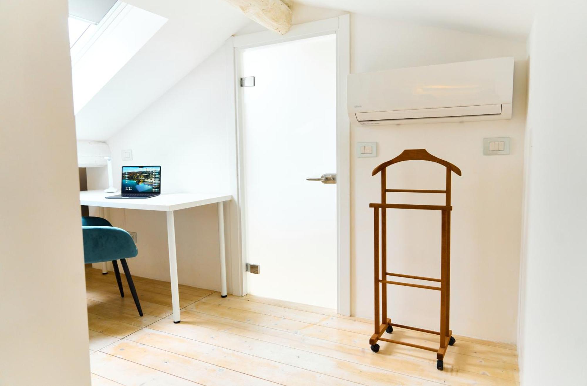 Riverside Loft Navigli - Spacious Two-Bedroom Apartment Milano Esterno foto