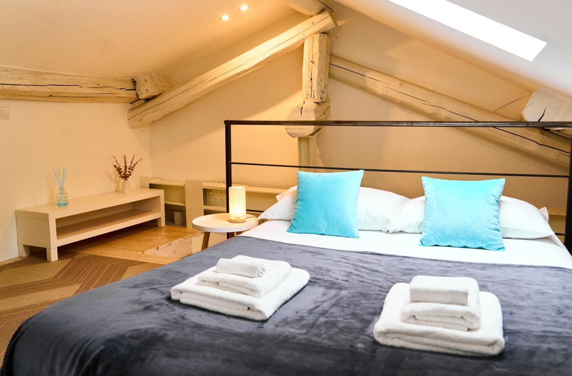 Riverside Loft Navigli - Spacious Two-Bedroom Apartment Milano Esterno foto