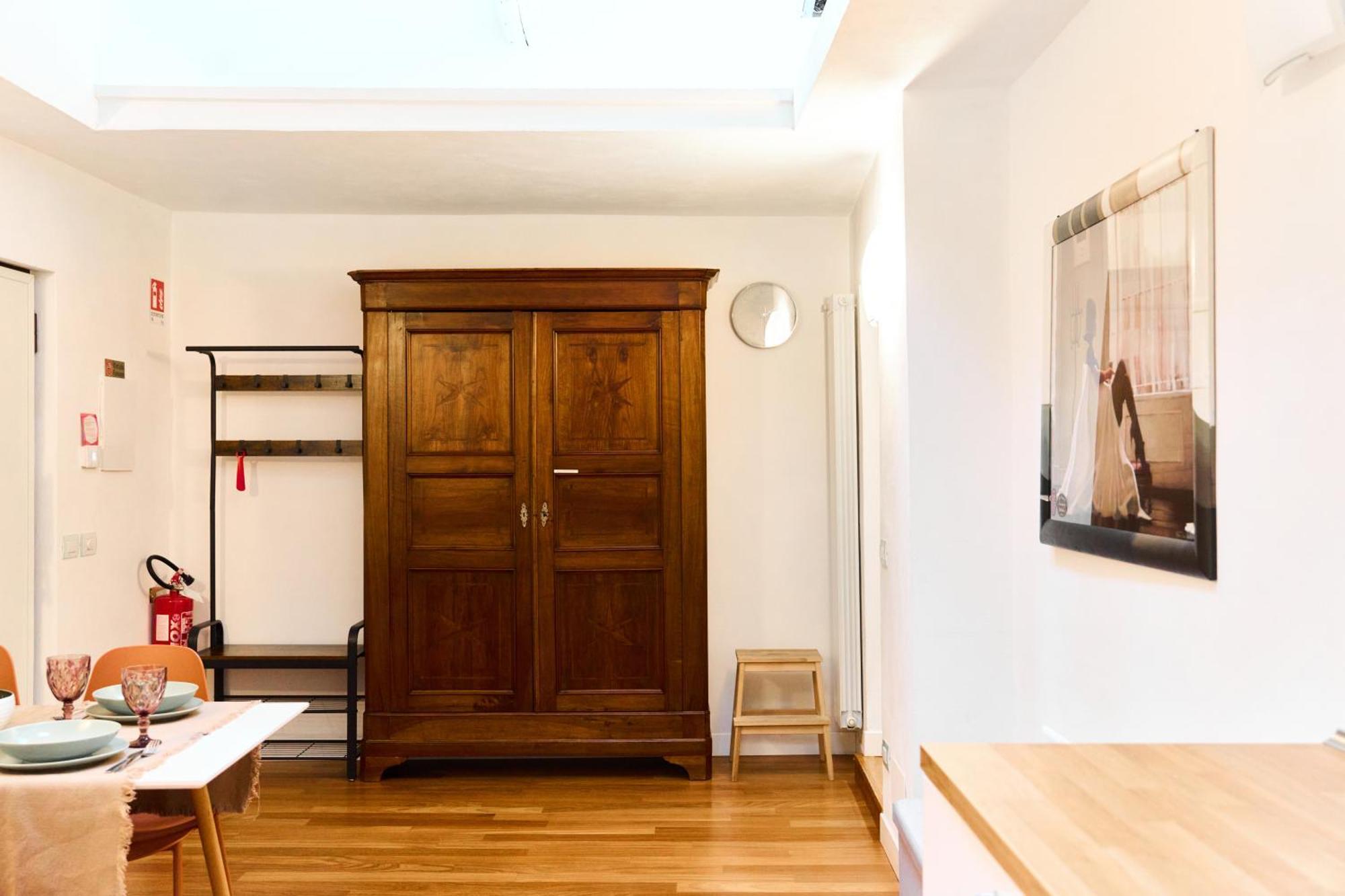 Riverside Loft Navigli - Spacious Two-Bedroom Apartment Milano Esterno foto